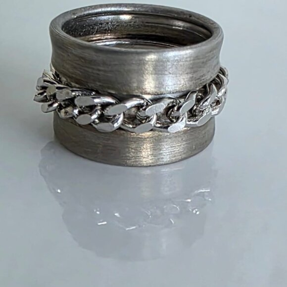 RING WITH CHAIN ACCENT! - Picture 4 of 5
